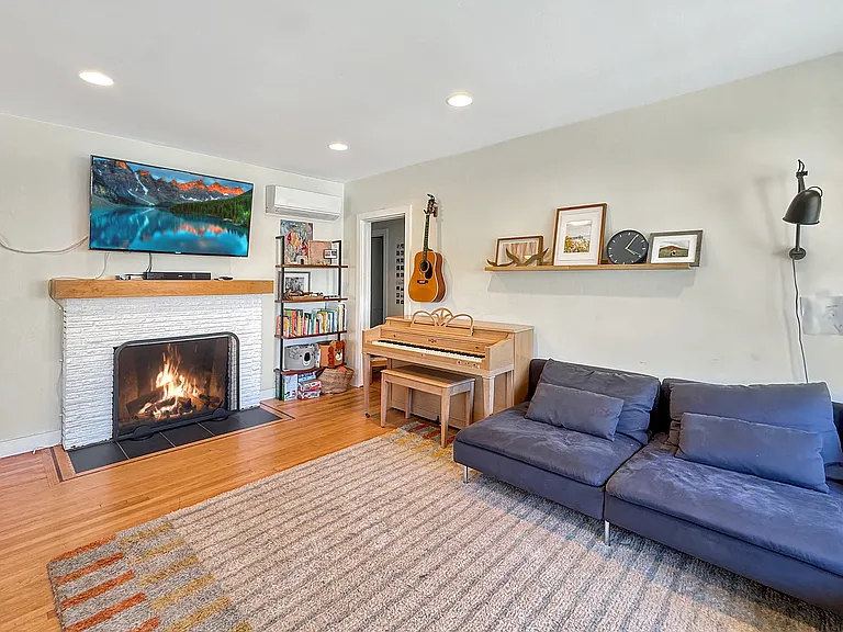 2052 Santa Fe Ave — Photo 3