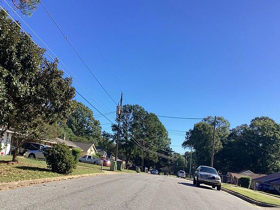 4th image of 6221 Pinebrook Dr