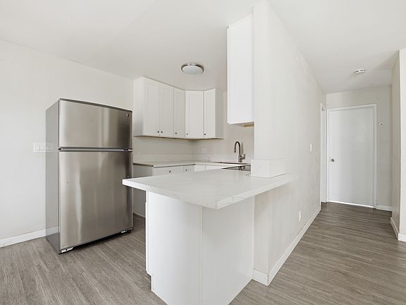 4th image of 4275 48th St APT 6