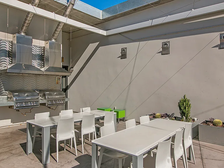 527 10th Ave #410 — Photo 25