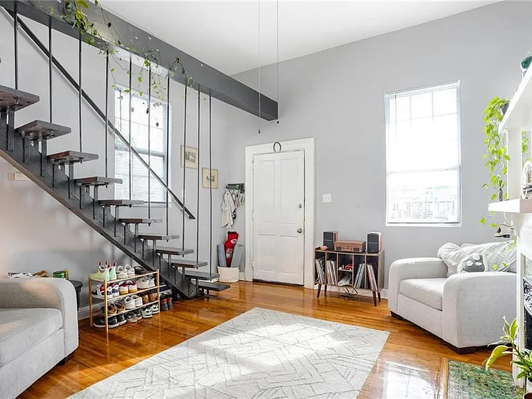 1023 Richard St — Photo 4
