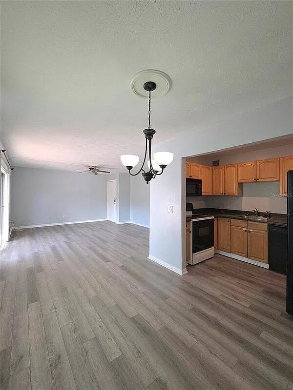 2 bed, 1.0 bath, 877 sqft, $1,495 — Photo 4