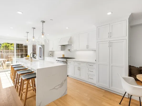 8 Hancock St, Boston, MA 02129