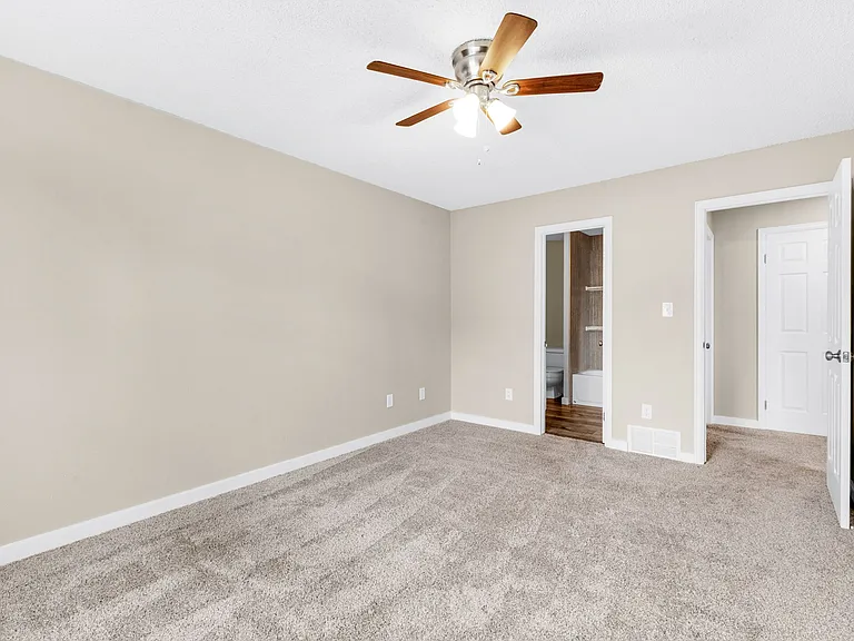 2710 Hearthwood Ln — Photo 10
