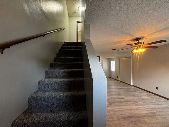 5th image of 830 E College St APT G