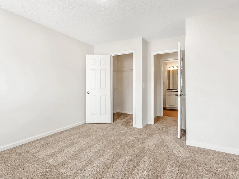 The Grayson Apartment Homes — Photo 36