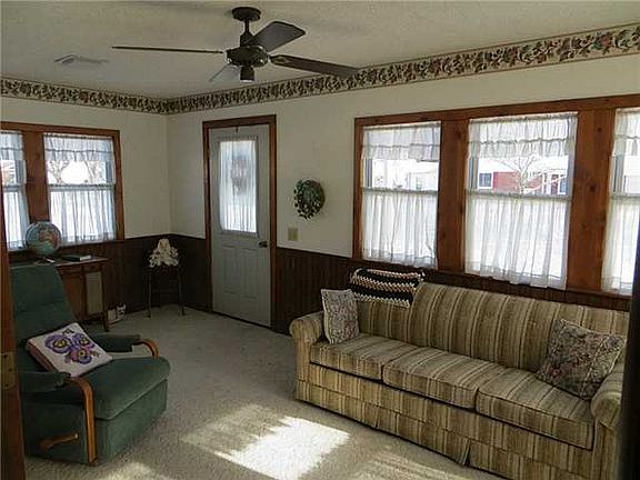 5th image of 425 Hickory St