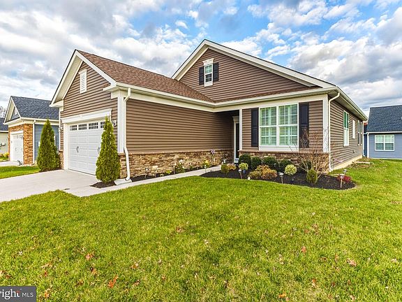 3rd image of 504 Castlebay Dr