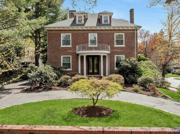 2 Sisson Ter, Tenafly, NJ 07670