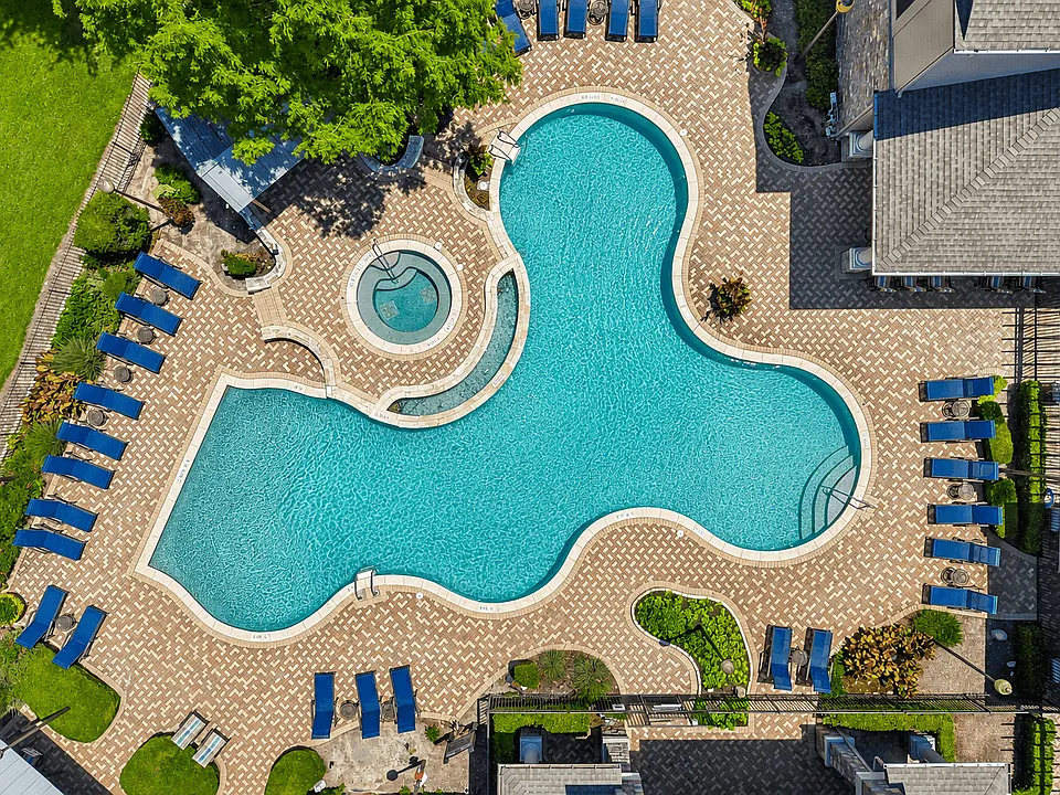 Las Brisas Apartments