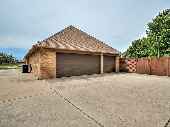 4th image of 11213 Kingsgate Dr