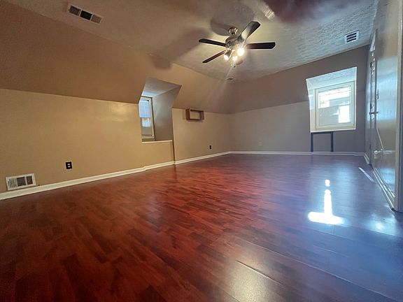 2nd image of 855A Park Pl NE #A