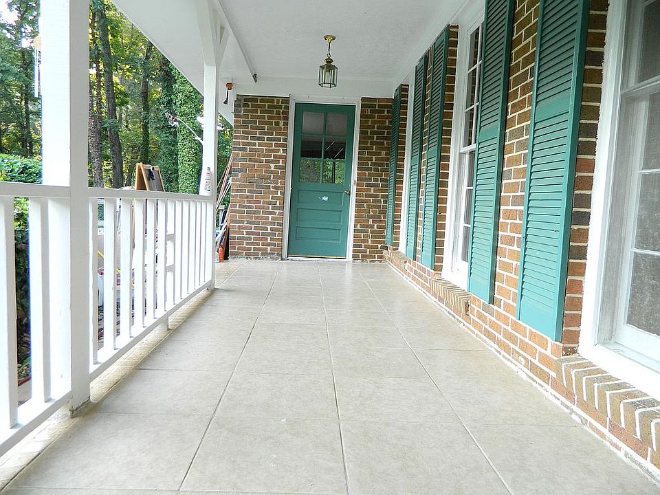 2nd image of 3140 Oak Dr
