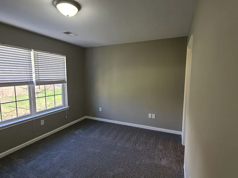 230 Crown Ct — Photo 28