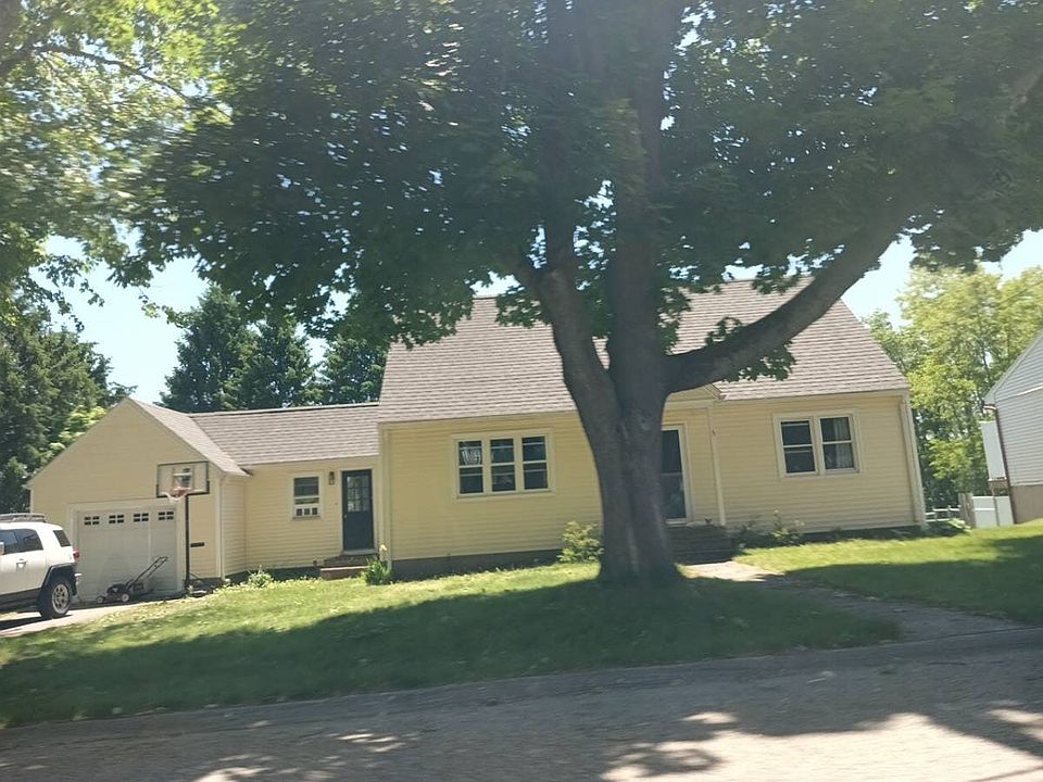 1st image of 155 Woodlawn Cir