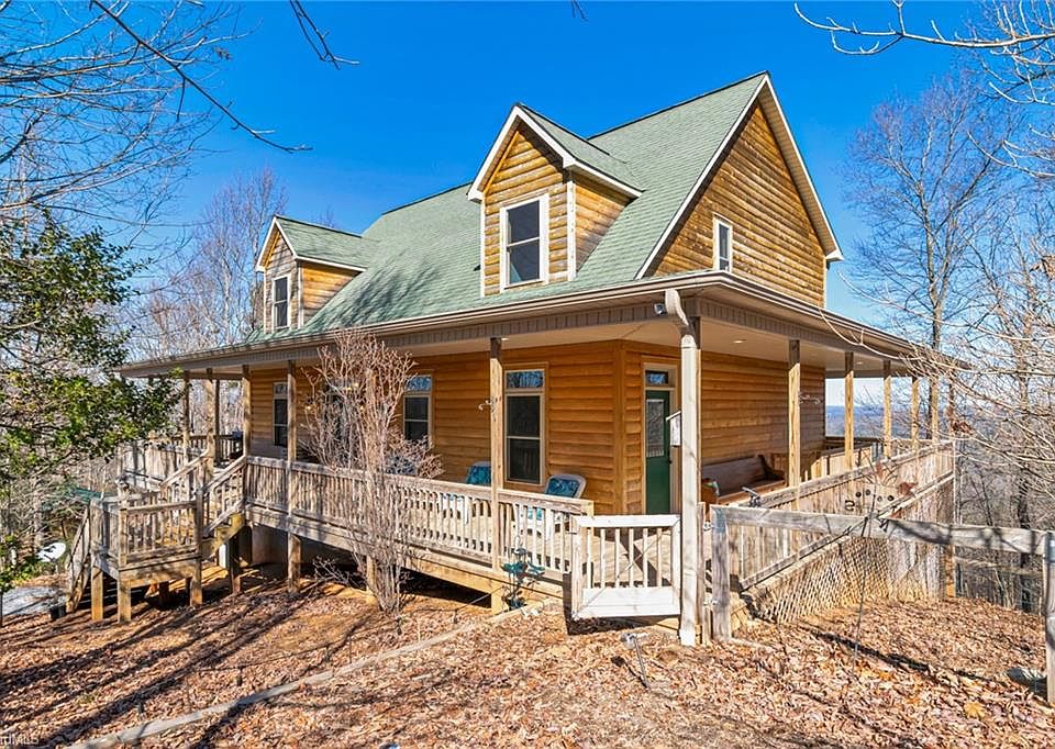 1st image of 658 Green Point Ln