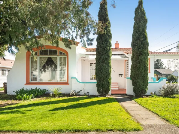 305 E Clarendon St, Gladstone, OR 97027