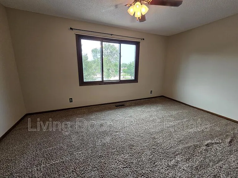 2335 Southwood Pl — Photo 9