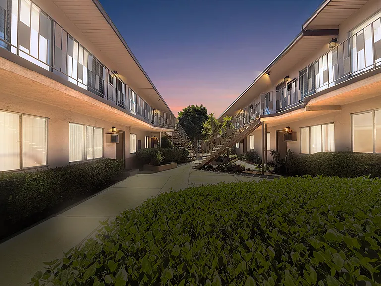 El Camino Apartments — Photo 26
