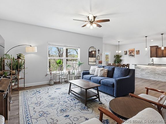 2nd image of 19 Lancelot Ct