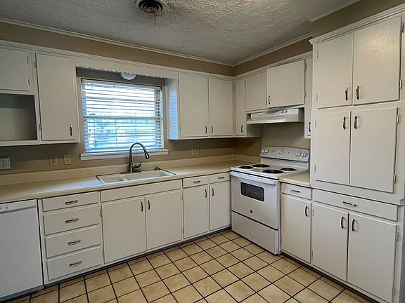 4th image of 926 Linda Ave