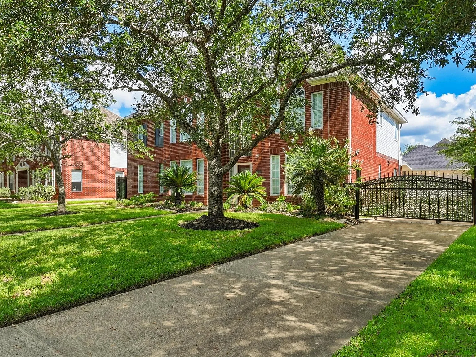 5 bed, 3.5 bath, 3427 sqft, $4,400 — Photo 3