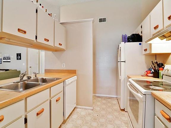 4th image of 1025 Gwyn Cir