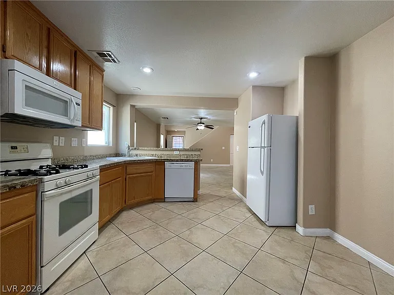 817 Purdy Lodge St — Photo 8