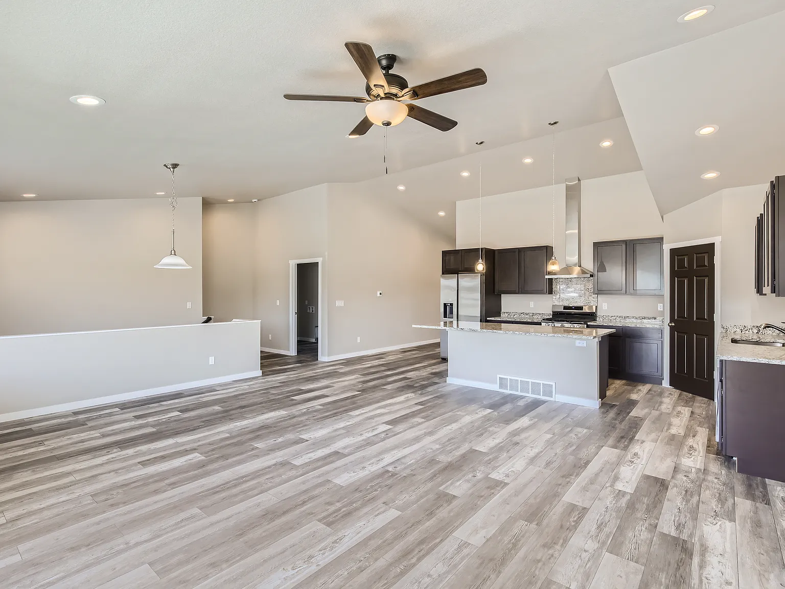 4 bed, 3092 sqft, $2,985 — Photo 2
