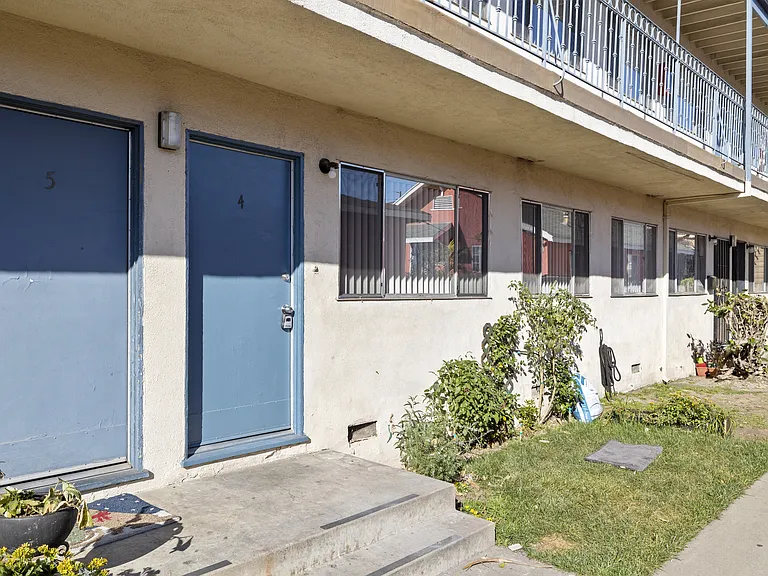 418 W Regent St — Photo 15