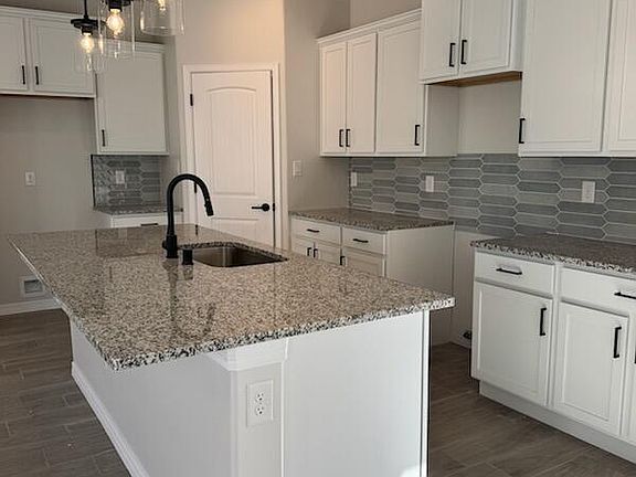 2nd image of 3025 Gato Rd