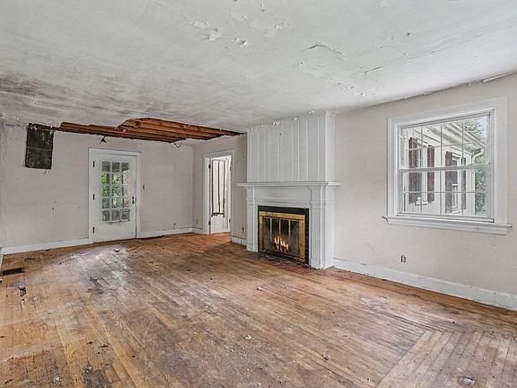 4th image of 83 Greenbriar Ave