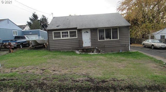 2nd image of 651 NE Meadow Ave