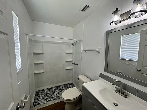3rd image of 1540 Waco Blvd SE
