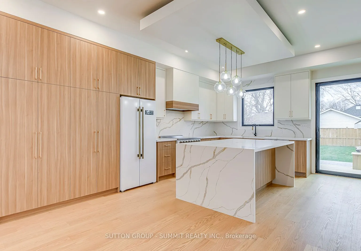 4 bed, $5,850 — Photo 2