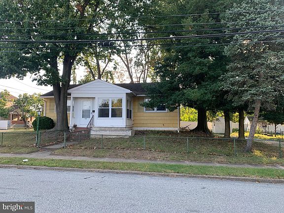 2nd image of 99 Wyandotte St