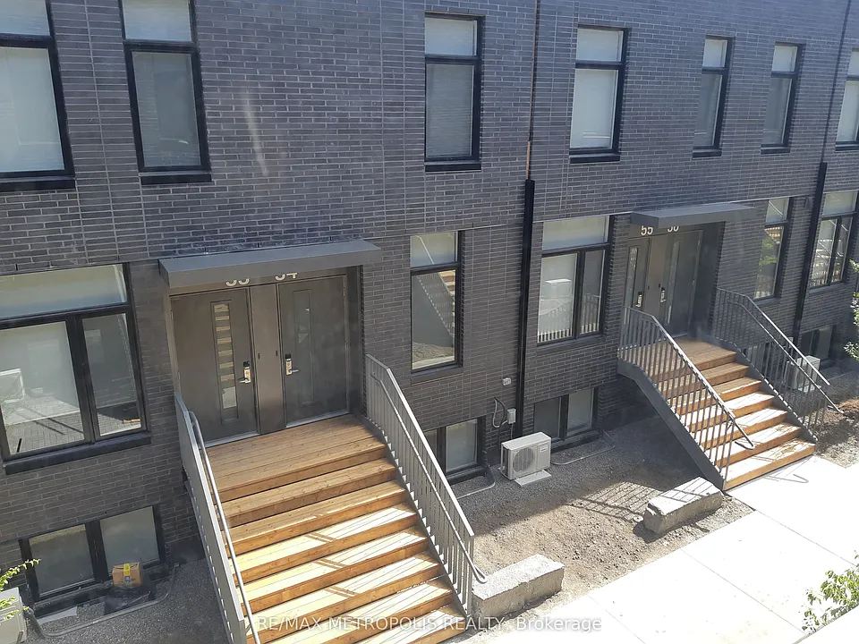 1760 Simcoe St N #70