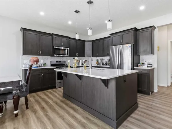 62 W Wolf Hollow Way SE, Calgary, AB T2X 1T8
