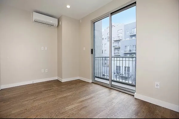 Rented by REAL New York | media 21