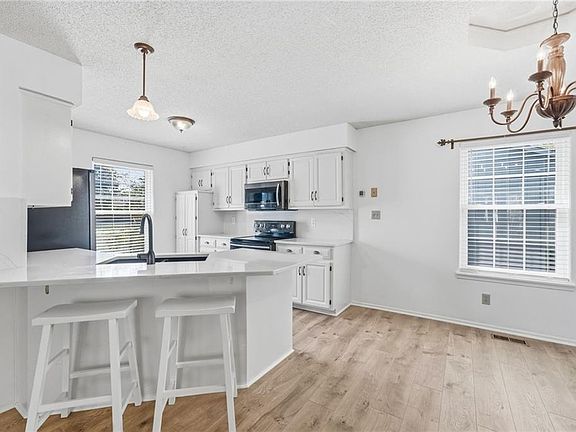 4th image of 2558 NE Dale Hunter Ln