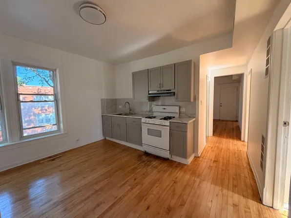 4650 W Warwick Ave #3, Chicago, IL 60641