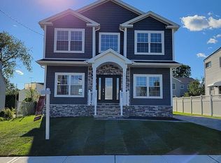 579 Spruce Ave, Saddle Brook, NJ 07663