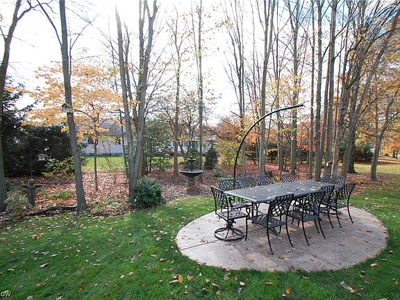 4th image of 607 Silver Meadow Ln