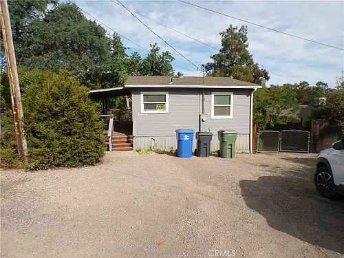 14984 Putnam Ln Photo 1