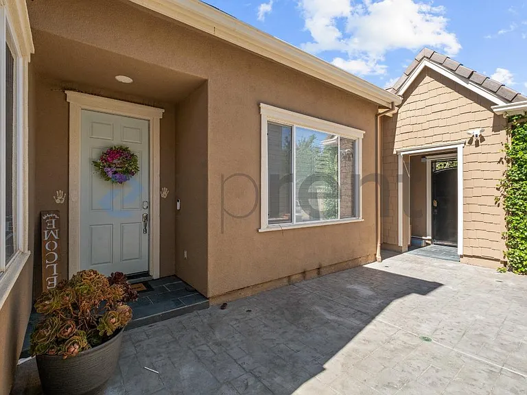 633 Farrington St — Photo 4