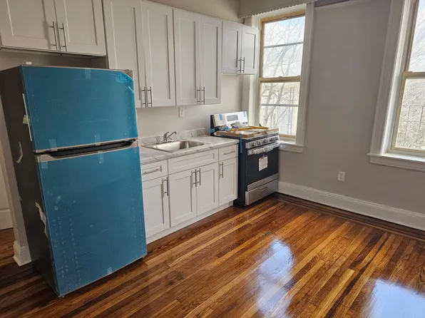 7933 Myrtle Ave #2R, Ridgewood, NY 11385