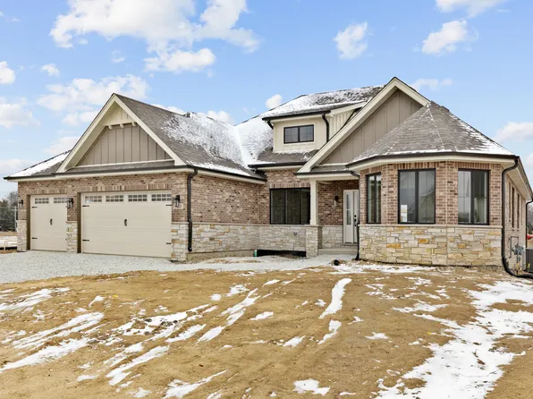 9403 Tall Grass Trail St, Saint John, IN 46373