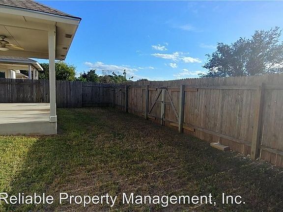 3rd image of 715 Leann Ln