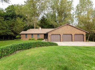 16151 Elmwood St, Mishawaka, IN 46544