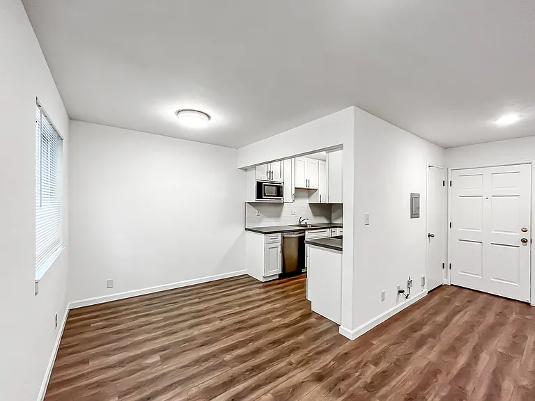1644 Oxford St #8 — Photo 4